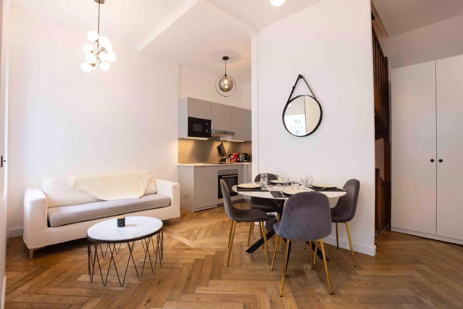 Duplex Au Coeur Du 16 Eme contacts